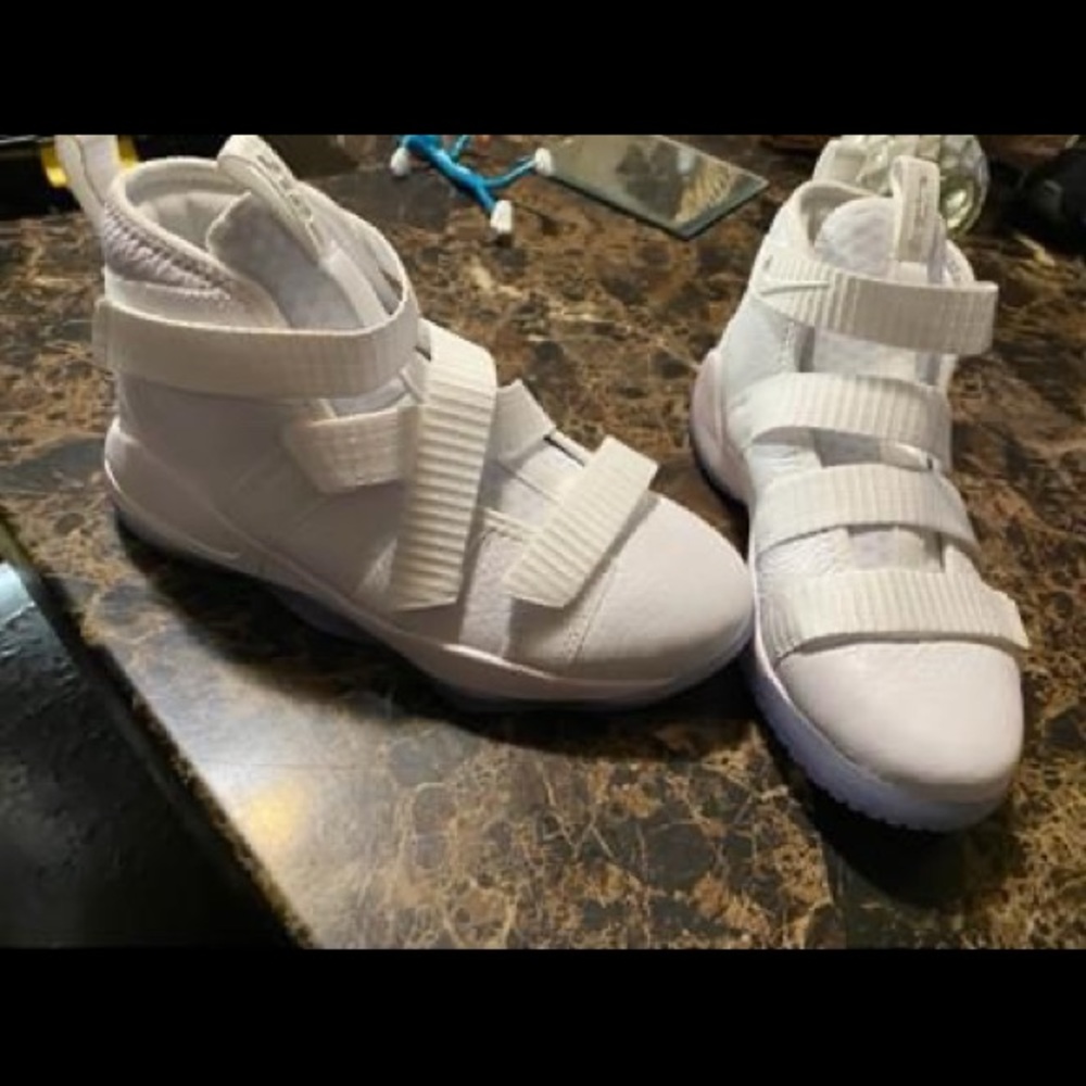 Boys Lebrons Sz 1